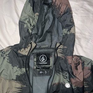 VOLCOM Windbreaker / Jacket / Zipup Mens Camo jacket